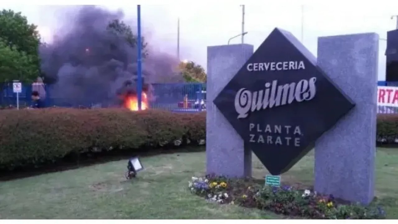 Por la crisis, la Cervecería Quilmes despide a casi la mitad de sus empleados en Zárate - Diagonales