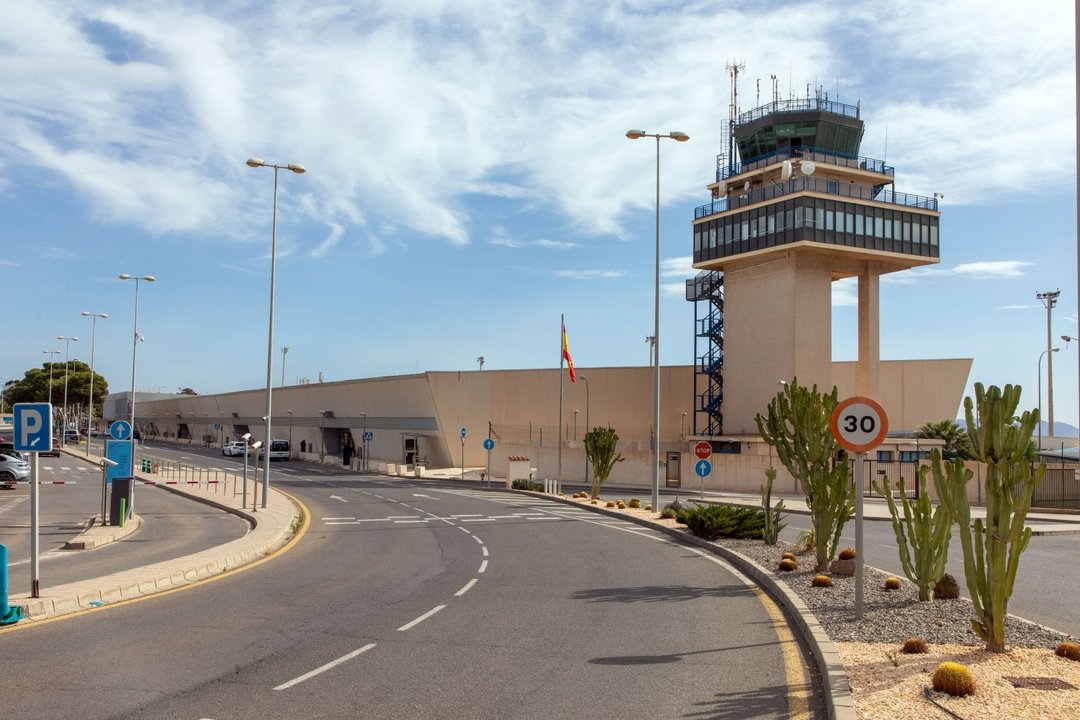 Aena launches tender for the EU's first sustainable runway at Almería Airport