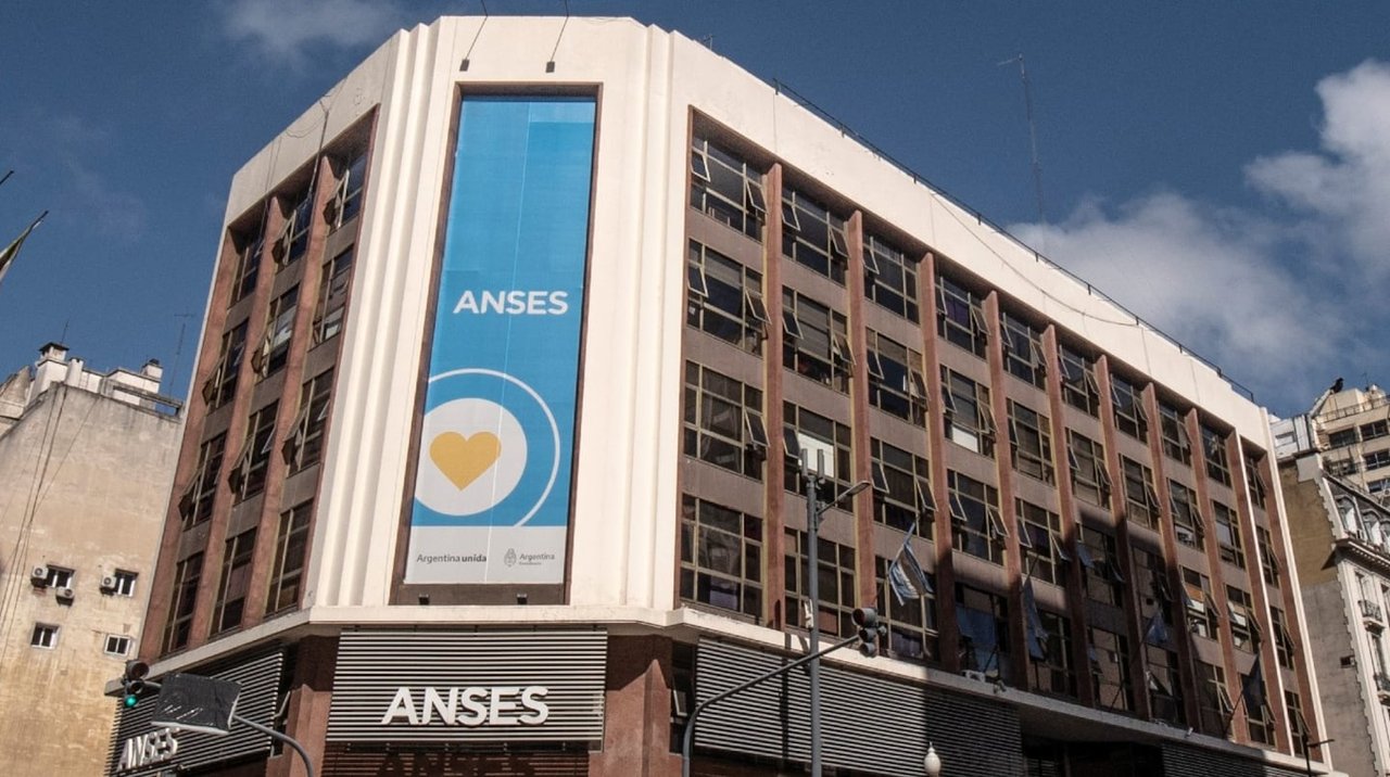 El frágil equilibrio financiero de ANSES: ¿alcanza con los aportes de los  trabajadores? - El Auditor