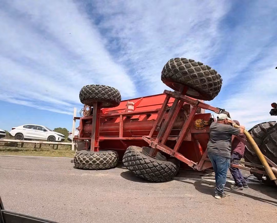 Ruta 157: camión y tractor colisionaron
